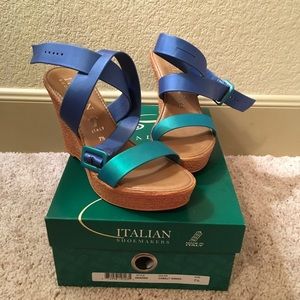 Criss-cross, strappy wedge!